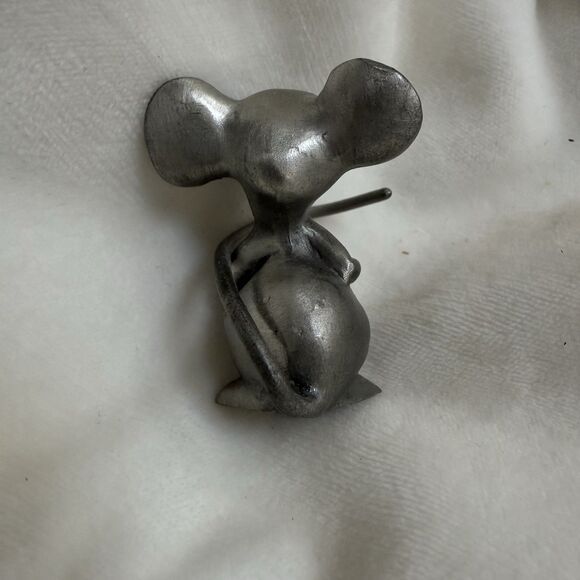 Vintage Hudson WF Fine Pewter Figurine Big Ears Mouse Seated Tail Wrapped Around - Picture 4 of 5